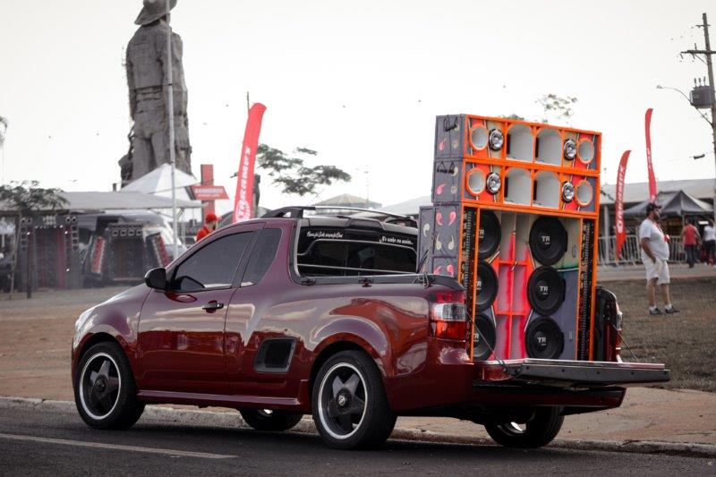 Som automotivo  Fotos de carros rebaixados, Carros feminino, Rebaixados